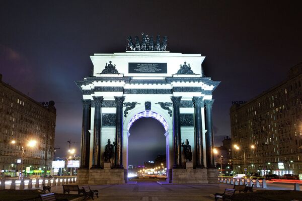 Cамые освещенные места в Москве – Триумфальная арка на Кутузовском проспекте