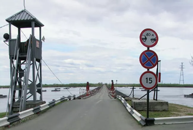 Понтонная переправа через реку Уссури на Большой Уссурийский остров