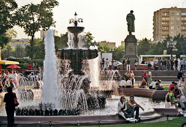 Фонтан и памятник Пушкину на Пушкинской площади