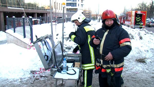 Спасатели ликвидируют последствия пожара в Москве, где погибли десять человек