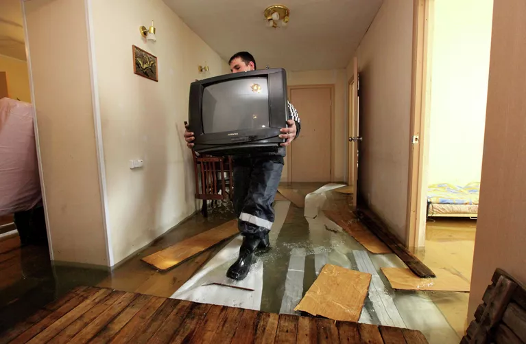 Пансионат для престарелых затопило во Владивостоке Пансионат для престарелых затопило во Владивостоке