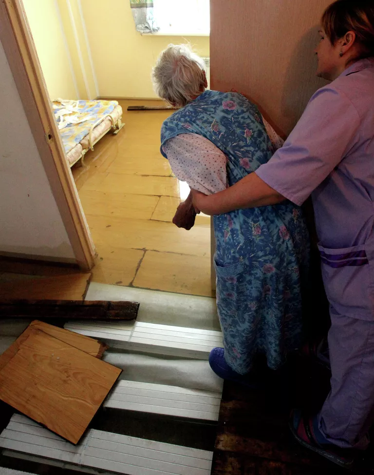 Пансионат для престарелых затопило во Владивостоке Пансионат для престарелых затопило во Владивостоке
