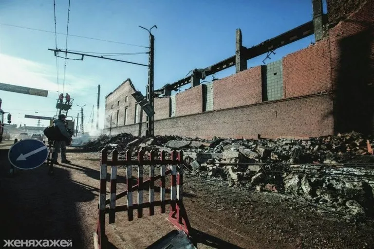 Последствия падения метеорита в Челябинске Последствия падения метеорита в Челябинске