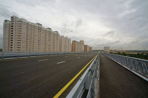 Запуск движения транспорта на Комсомольском проспекте в Москве