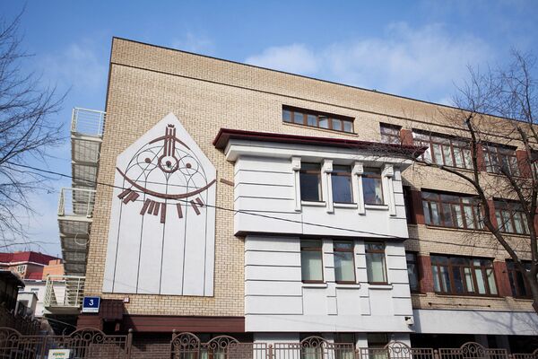 Солнечные часы на здании русско-литовской школы