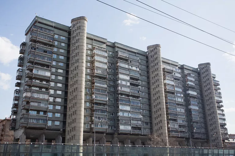 Где и зачем в Москве строили дома на ножках Где и зачем в Москве строили дома на ножках