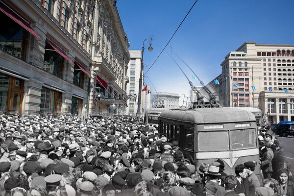 9 мая 1945 года. Празднование Победы на улицах Москвы. Моховая улица