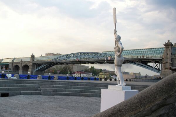 Скульптура Девушка с веслом возвращена в Парк Горького