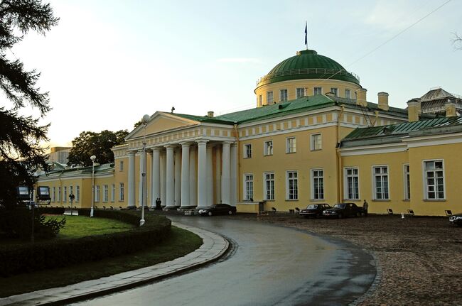 Таврический дворец в Санкт-Петербурге