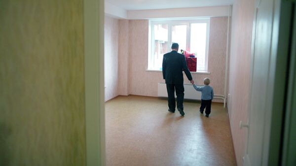 Заселение многодетной семьи из Новосибирска в новую квартиру