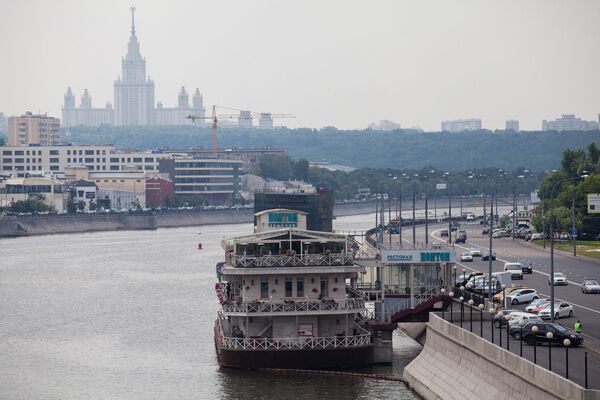 Самые яркие дебаркадеры Москвы-реки