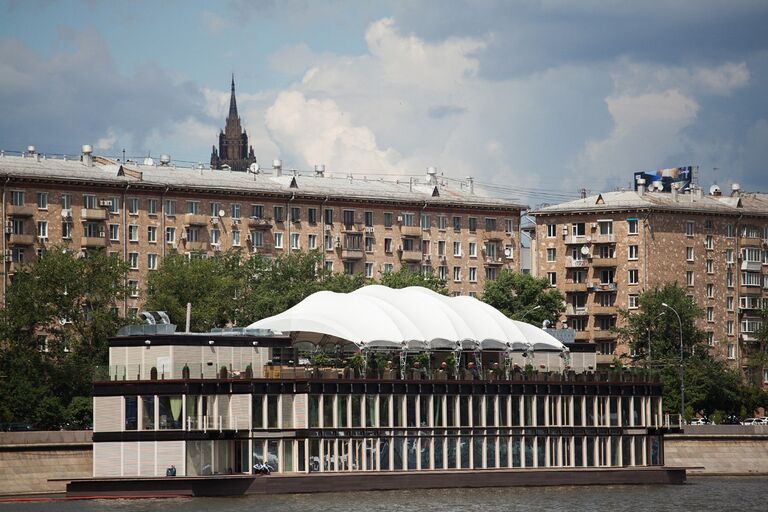 Самые яркие дебаркадеры Москвы-реки