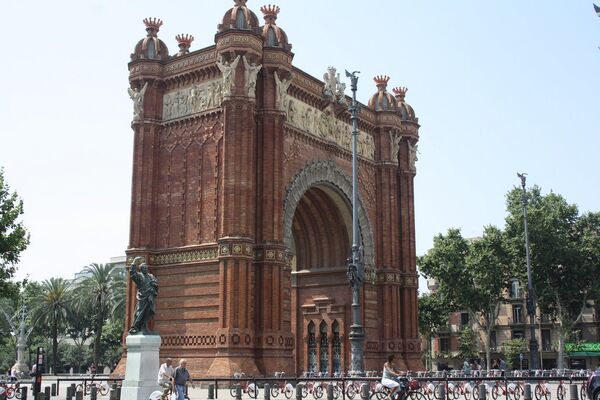 Триумфальные ворота в Барселоне