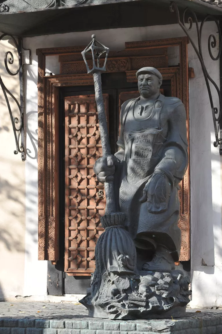 Памятник Юрию Лужкову Памятник Юрию Лужкову