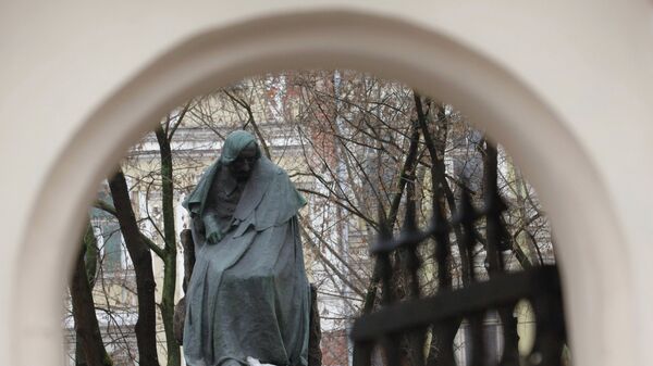 Памятник великому русскому писателю Николаю Гоголю в Москве