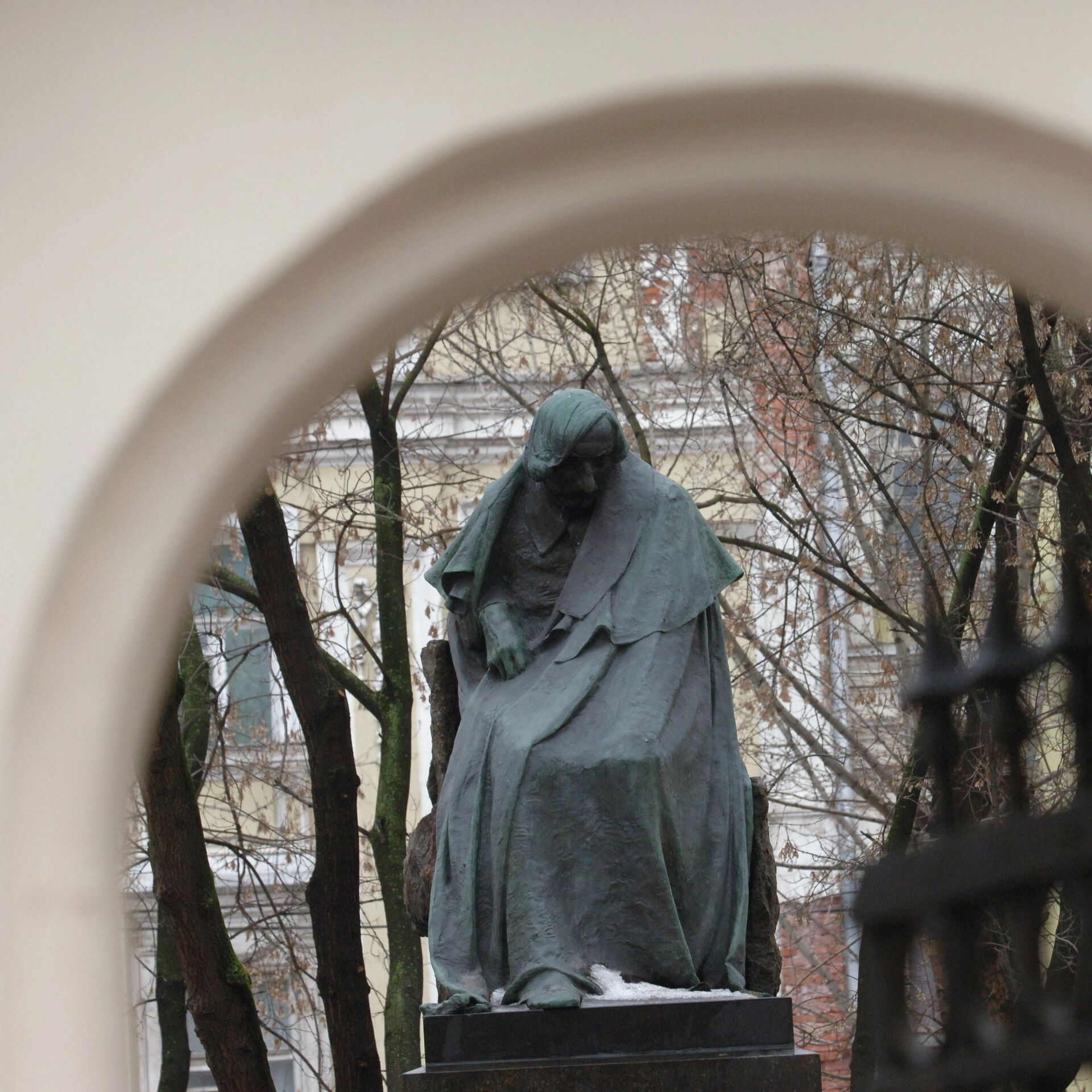 памятник гоголю в москве на никитском бульваре