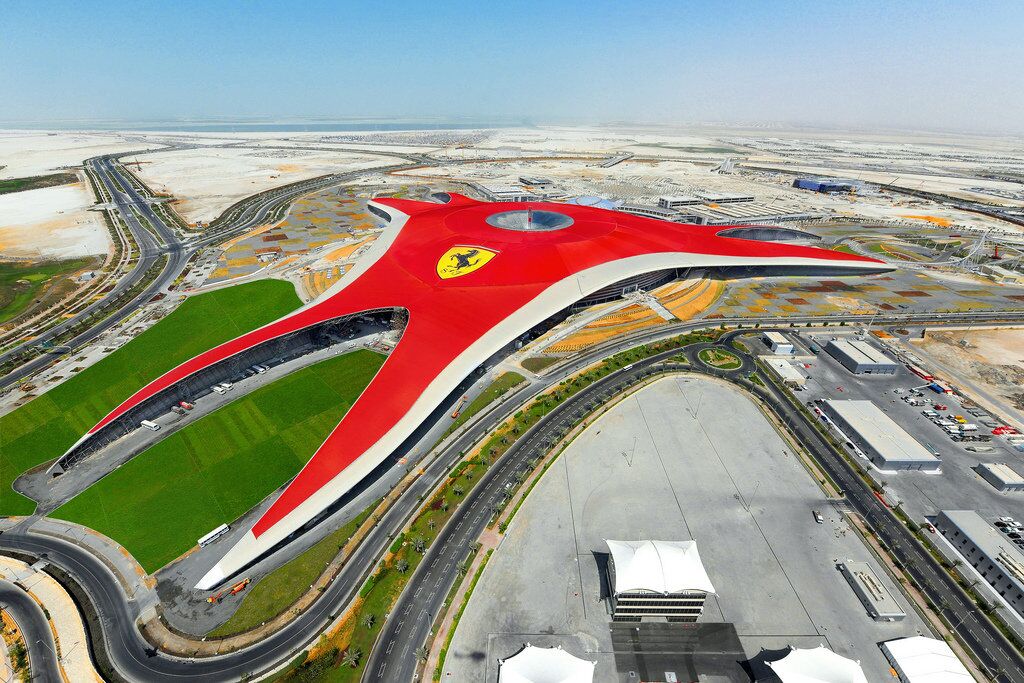 Парк развлечений Ferrari World в Абу-Даби - РИА Новости, 1920, 08.12.2023