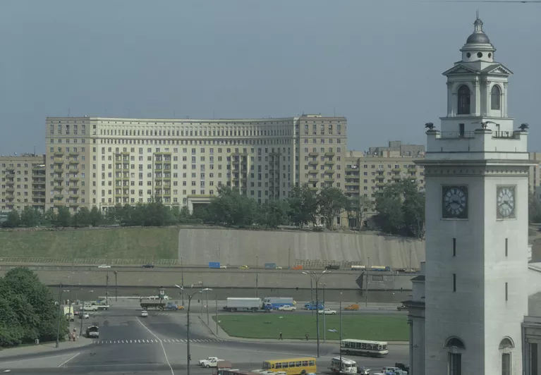 Вид на Бережковскую набережную Вид на Бережковскую набережную