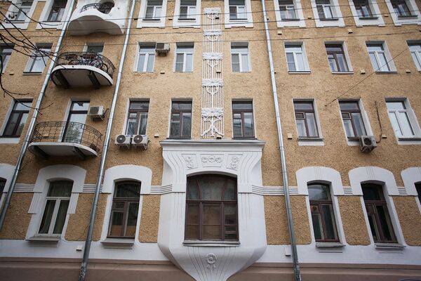 Дома в Москве с самыми необычными окнами
