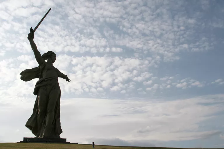 Монумент Родина-мать зовет в Волгограде Монумент Родина-мать зовет в Волгограде