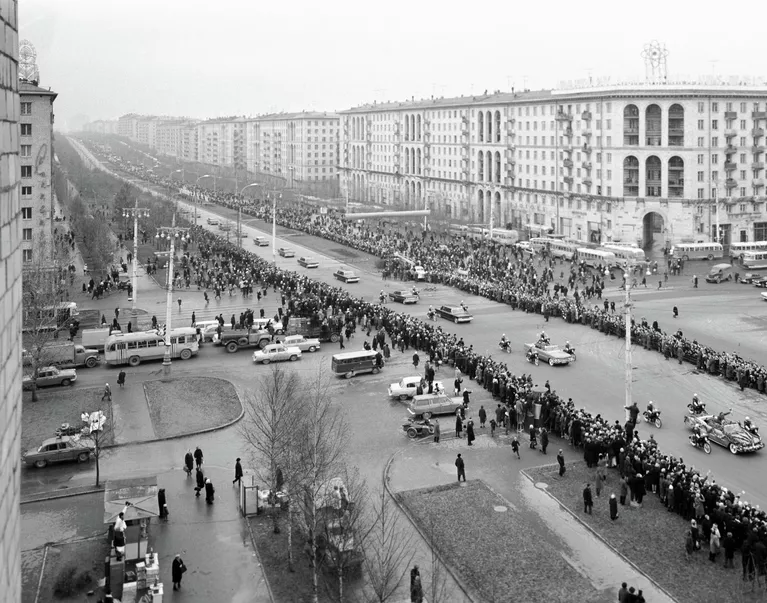 Москвичи приветствуют космонавта Георгия Берегового Москвичи приветствуют космонавта Георгия Берегового