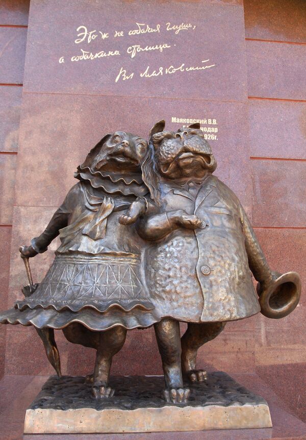 Памятник влюбленным собакам в Краснодаре