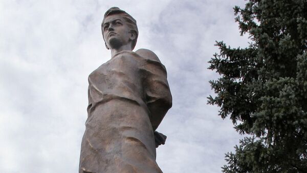 Открытие памятника Герою Советского Союза Зое Космодемьянской