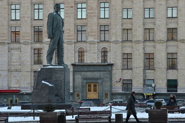 Здание Минэкономразвития в Москве Триумфальная площадь памятник Маяковскому