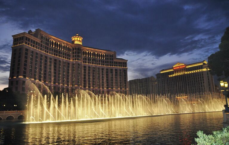 Отели Bellagio и Caesars Palace