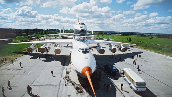 Грузовой самолет АН-225 Мрия