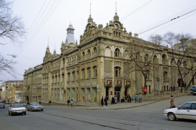 Магазин ГУМ в городе Владивостоке