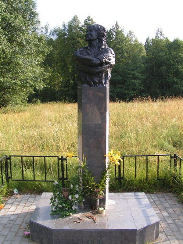 Памятник Виктору Цою Памятник Виктору Цою