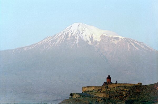 Храм Хор-Вирап в Армении