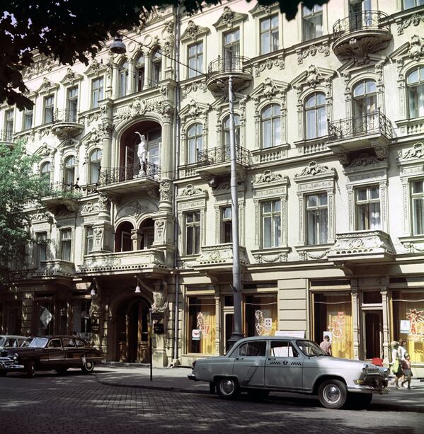 Здание гостиницы Красная в городе Одессе