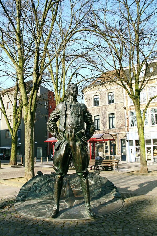 Памятник Петру I в Антверпене