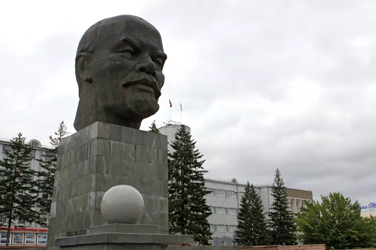 Памятник Владимиру Ильичу Ленину в Улан-Удэ Памятник Владимиру Ильичу Ленину в Улан-Удэ