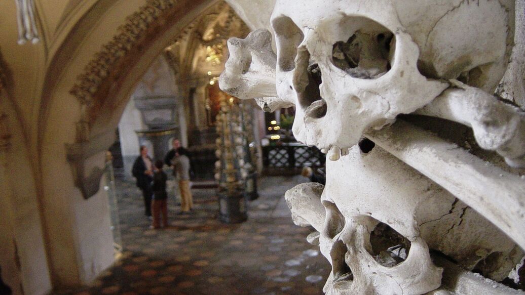 "Потрошили и набивали как чучела". Ужасы средневековых монастырей