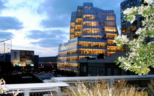 Клерки в золотой клетке: 10 деловых центров с самой необычной архитектурой