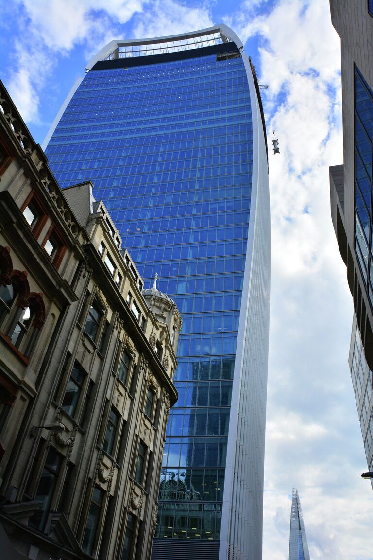 Высотка Walkie-Talkie в Лондоне Высотка Walkie-Talkie в Лондоне
