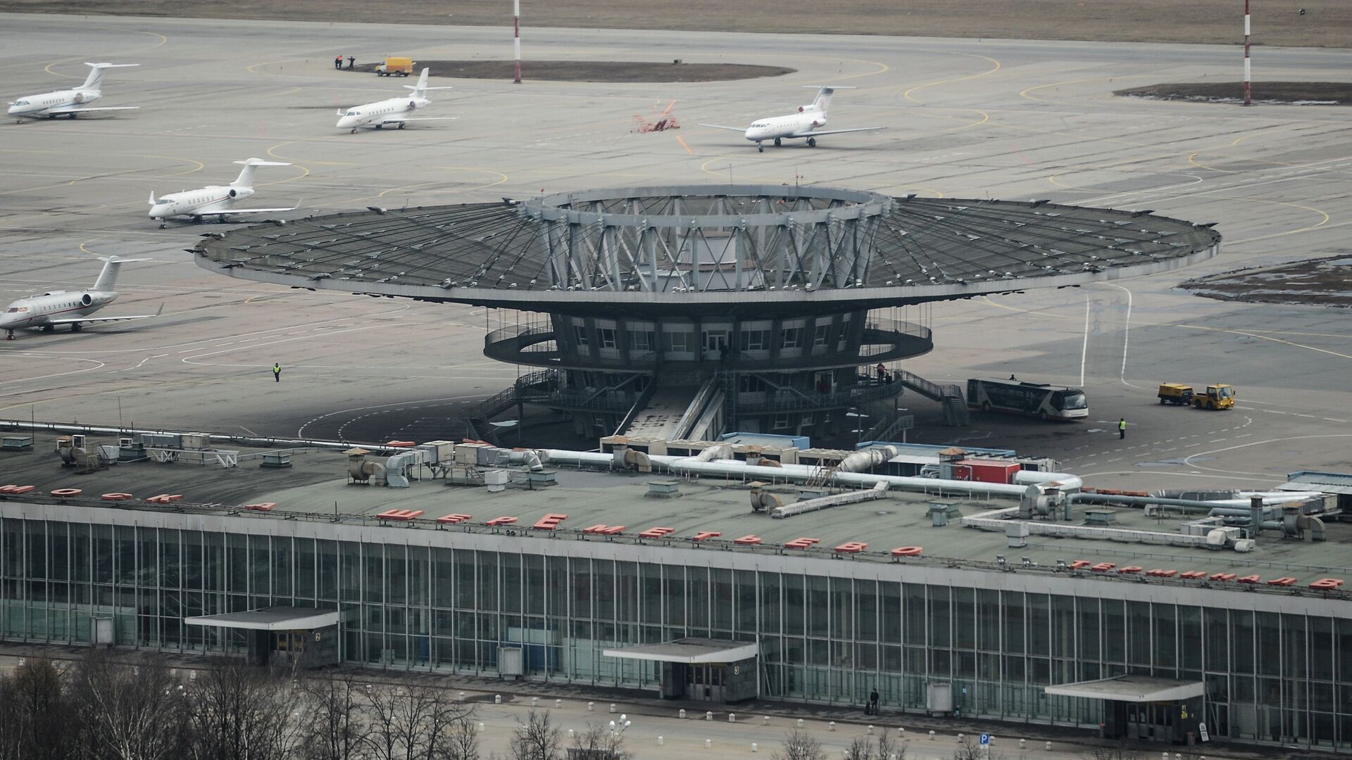 Подготовка к сносу терминала B московского аэропорта Шереметьево - РИА Новости, 1920, 21.11.2022