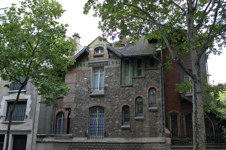 Вилла Jassede, построенная по проекту Эктора Гимара в Париже (1893 год) Вилла Jassede, построенная по проекту Эктора Гимара в Париже (1893 год)