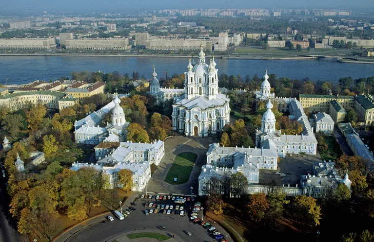 Смольный монастырь в Санкт-Петербурге Смольный монастырь в Санкт-Петербурге