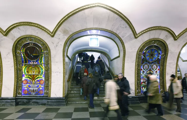 Станция Кольцевой линии Московского метрополитена Новослободская Станция Кольцевой линии Московского метрополитена Новослободская