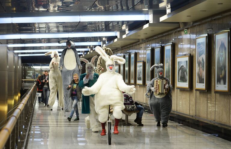 Открытие экспозиции 150 лет Московскому зоопарку в галерее Метро