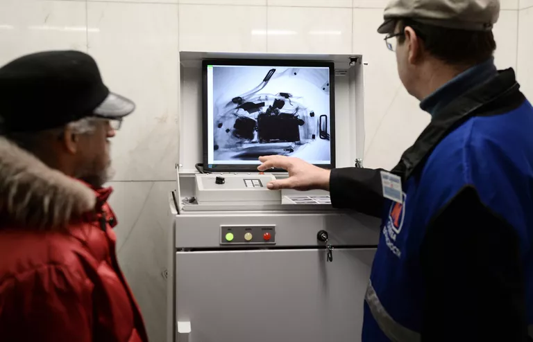 Работа досмотровой зоны станций метро Курская Кольцевой линии Работа досмотровой зоны станций метро Курская Кольцевой линии