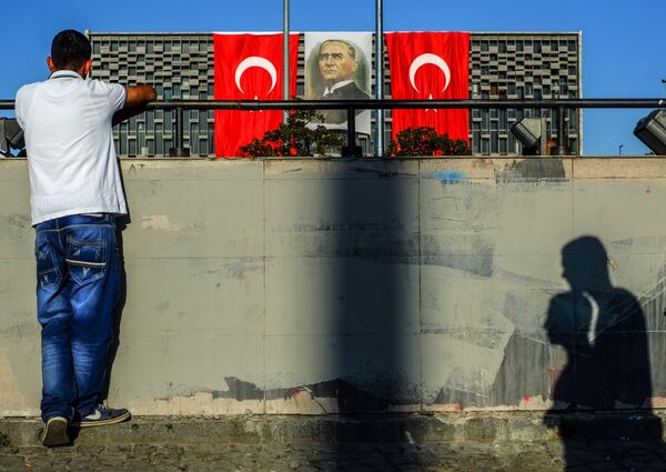 Молчаливая акция протеста в Стамбуле