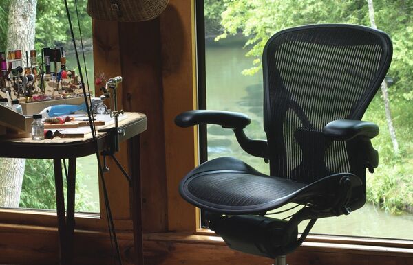 8 способов эффектно вписать кресло в интерьер дома