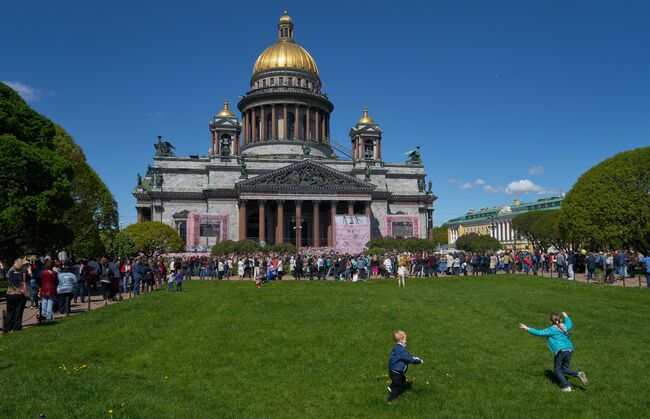 Выступление сводного хора на Исаакиевской площади