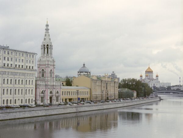Софийская набережная в Москве