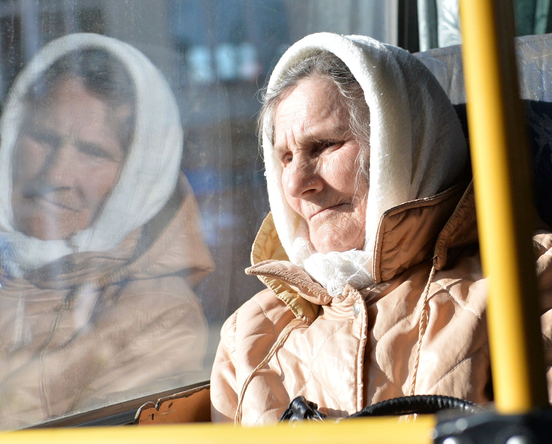 Женщина в салоне рейсового автобуса - РИА Новости, 1920, 23.12.2022